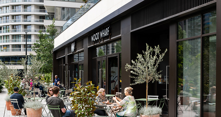 Dining outdoors in Wood Wharf
